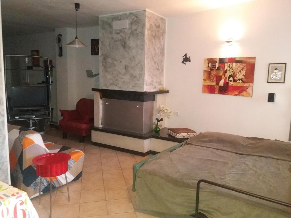Tana Per Gli Ospiti Apartment Terni Exterior photo