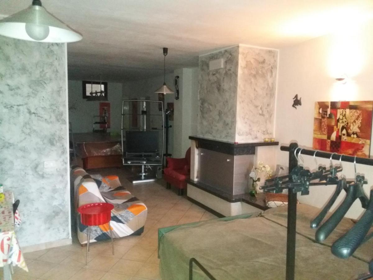 Tana Per Gli Ospiti Apartment Terni Exterior photo